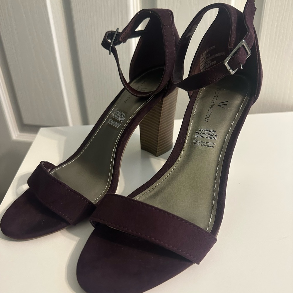 Purple heels like new condition